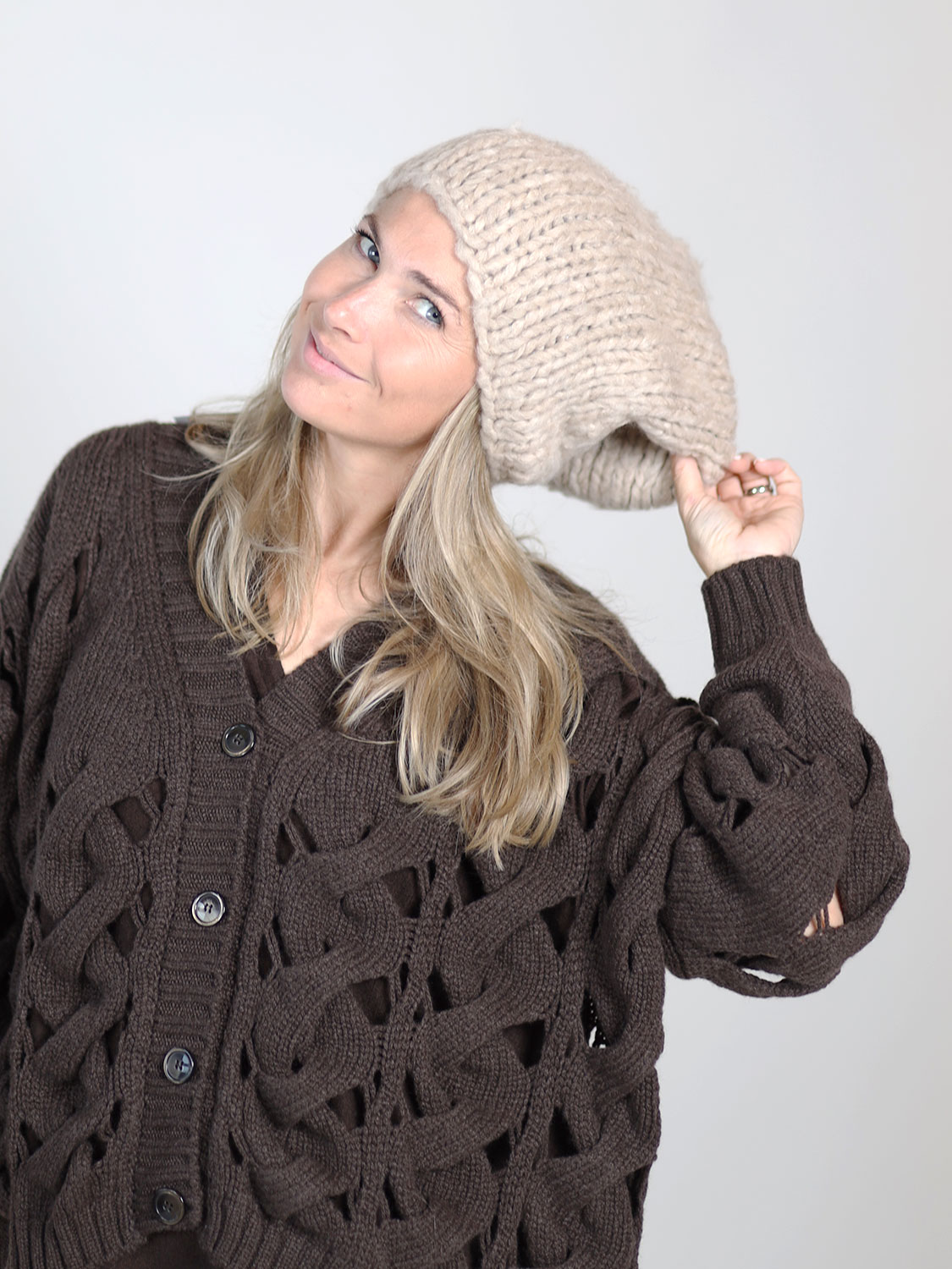 Ely Ely Ile – Knitted hat made from cashmere black One Size