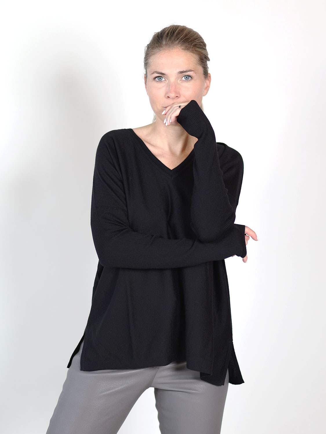 Ely Ely Sophia – V-neck sweater black 34