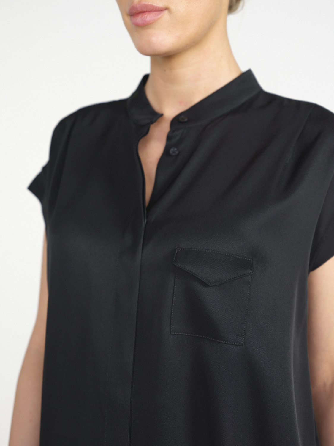 Lorena Antoniazzi Kurzärmlige Bluse aus Seiden-Mix   schwarz 34