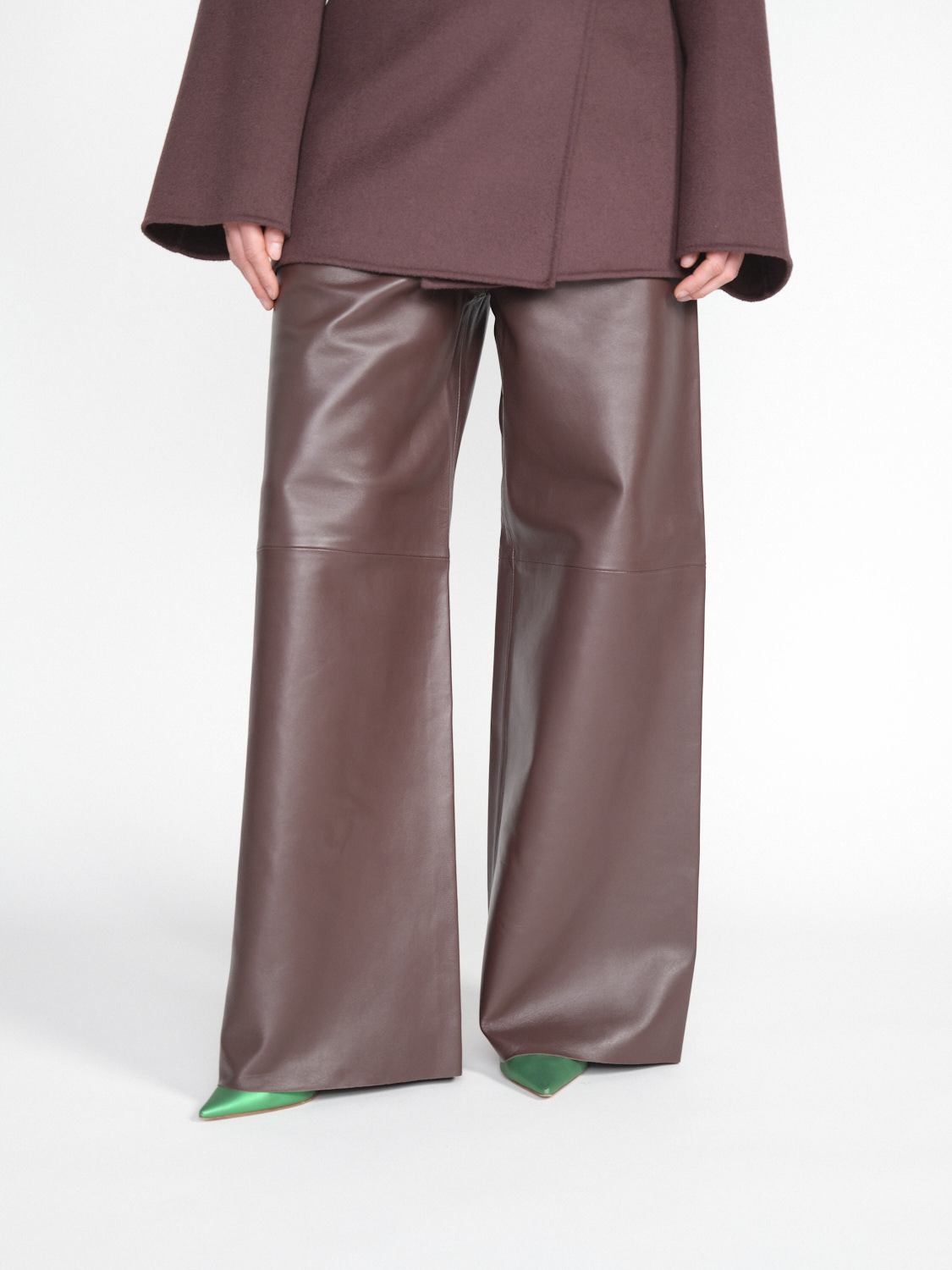 Odeeh Pantaloni oversize in pelle di agnello marrone 34