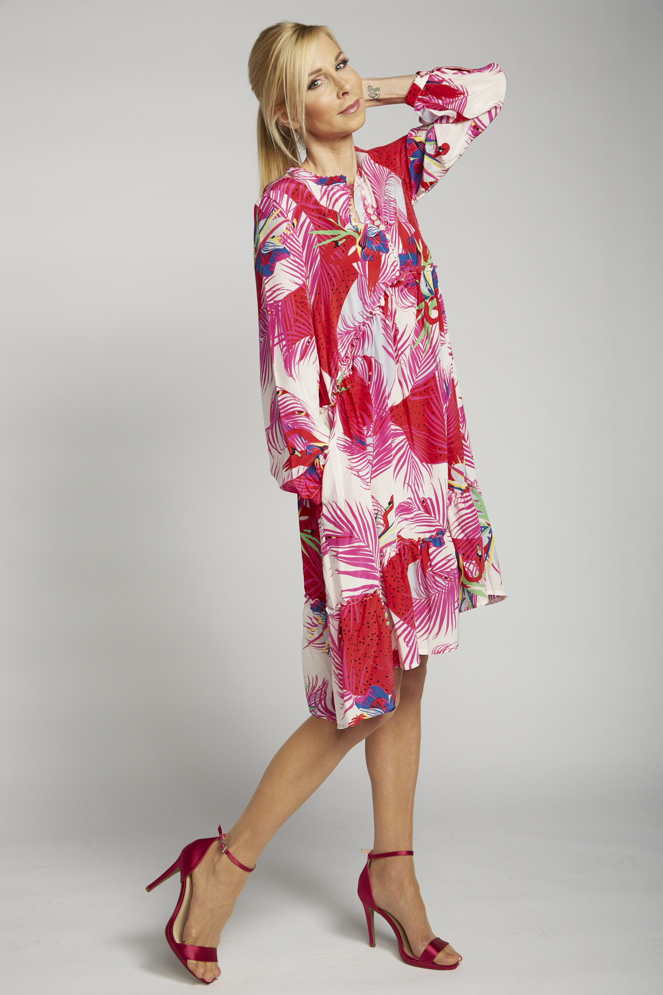 an an londree dress pink plain crepe model side