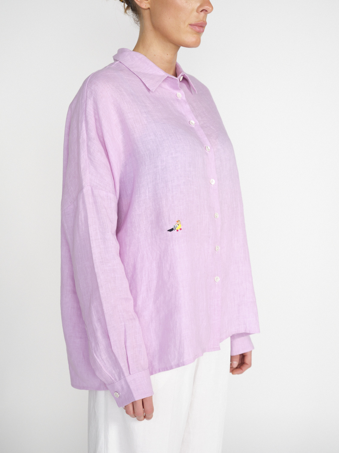 an an londree Summer – linen blouse with playful details  rosa S