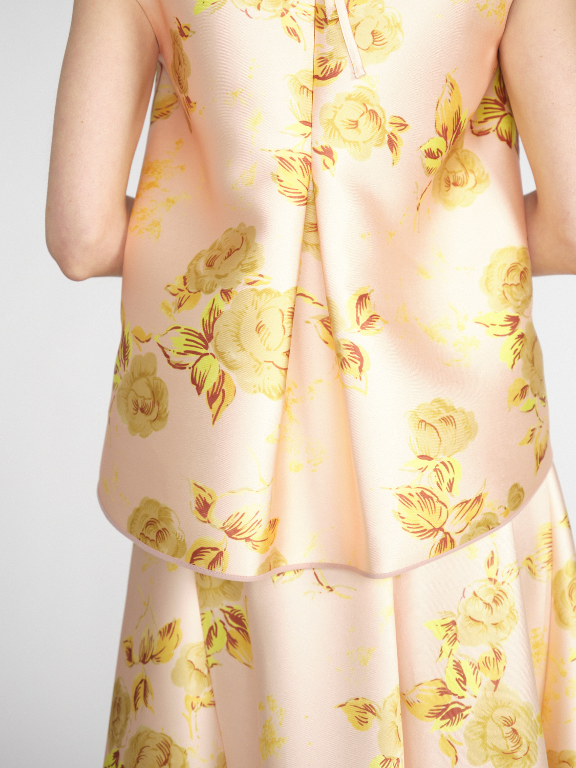 Odeeh Ausgestellte Satin-Bluse mit floralem Muster  multi 34
