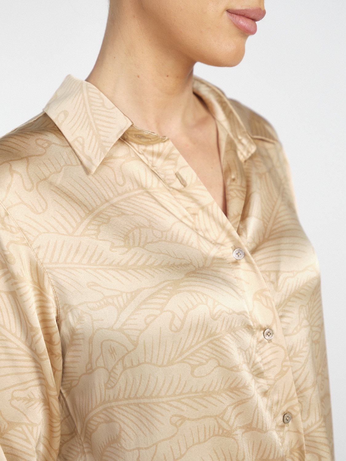 friendly hunting Dura Ingadi – Seiden-Bluse mit floralem Muster   beige XS