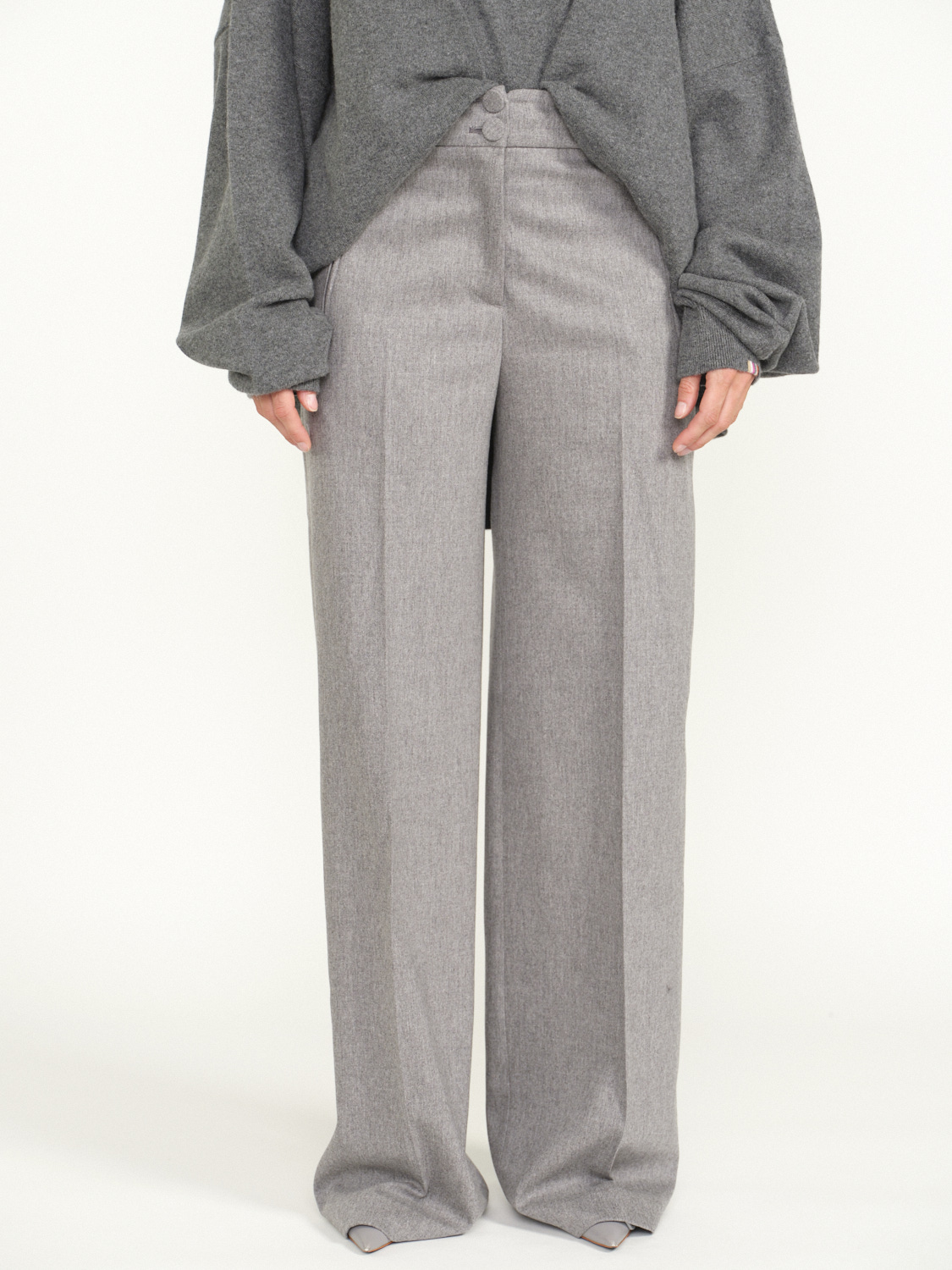 PT Torino Pantalón arrugado clásico de lana virgen gris 34