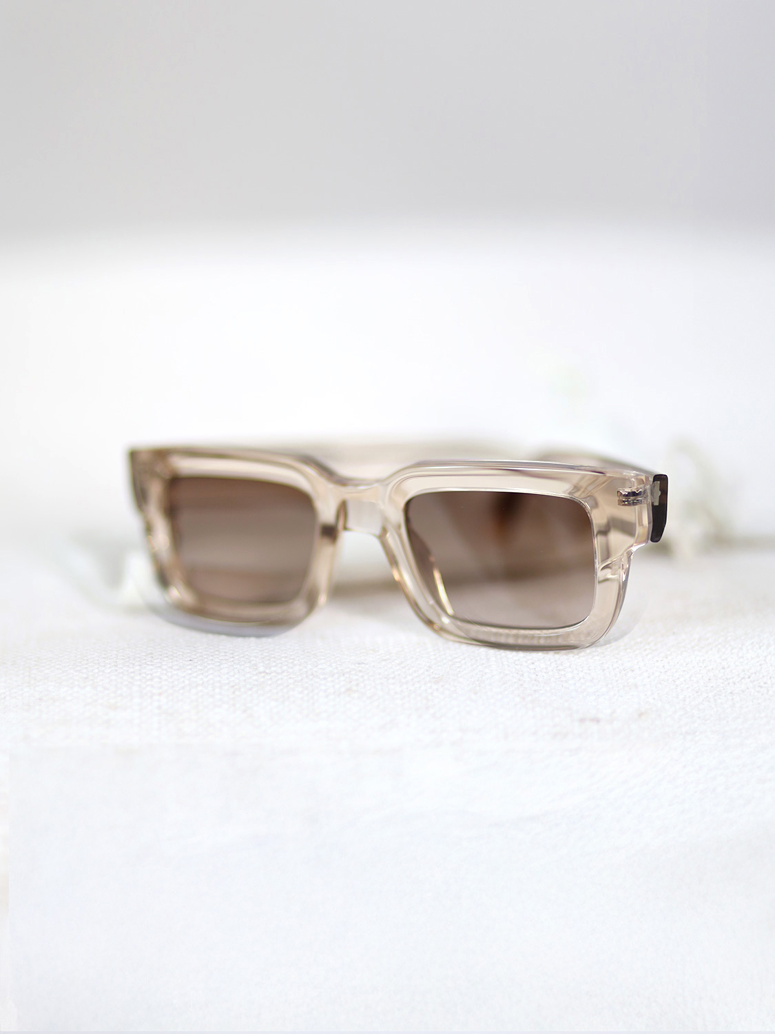 05 Ecru – Quadratische Sonnenbrille 