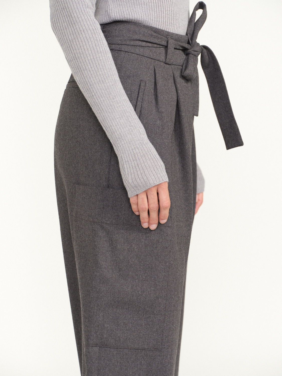 Odeeh Pantalon 3/4 avec poches latérales en laine vierge  grau 34