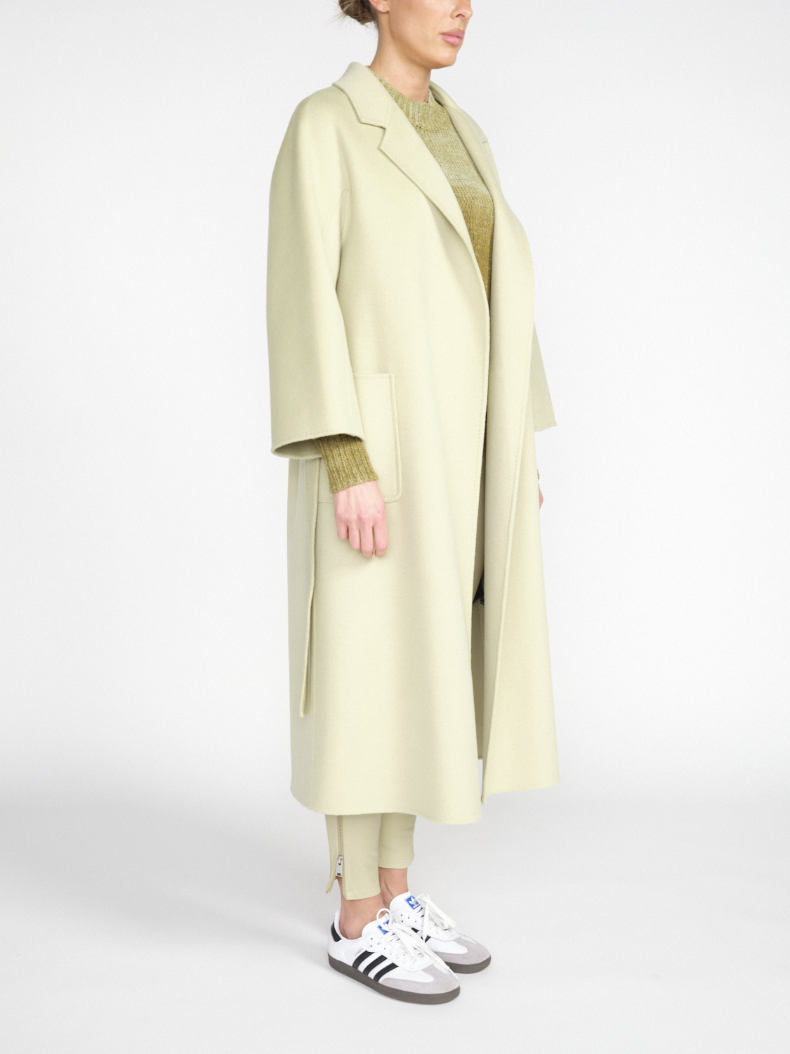 Arma Seguret – Oversized Mantel aus Wolle mit Bindeband 	  hellgrün 34
