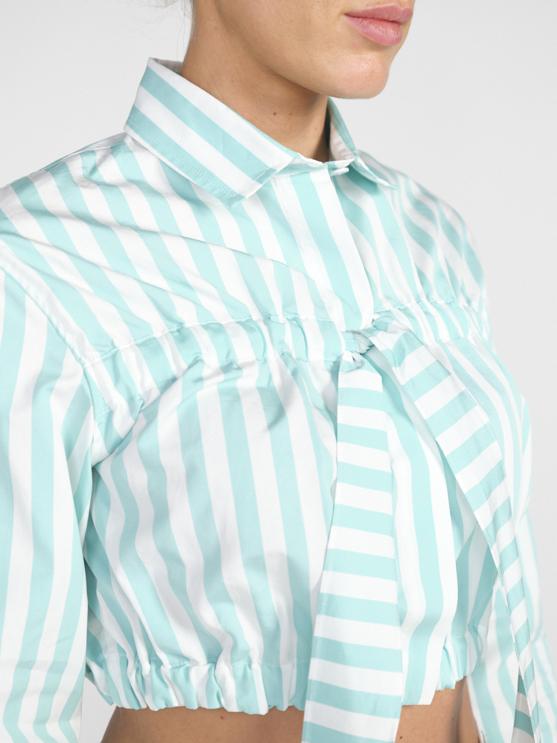 Patou Cropped bow shirt – Gecroppte Baumwoll-Bluse mint 36