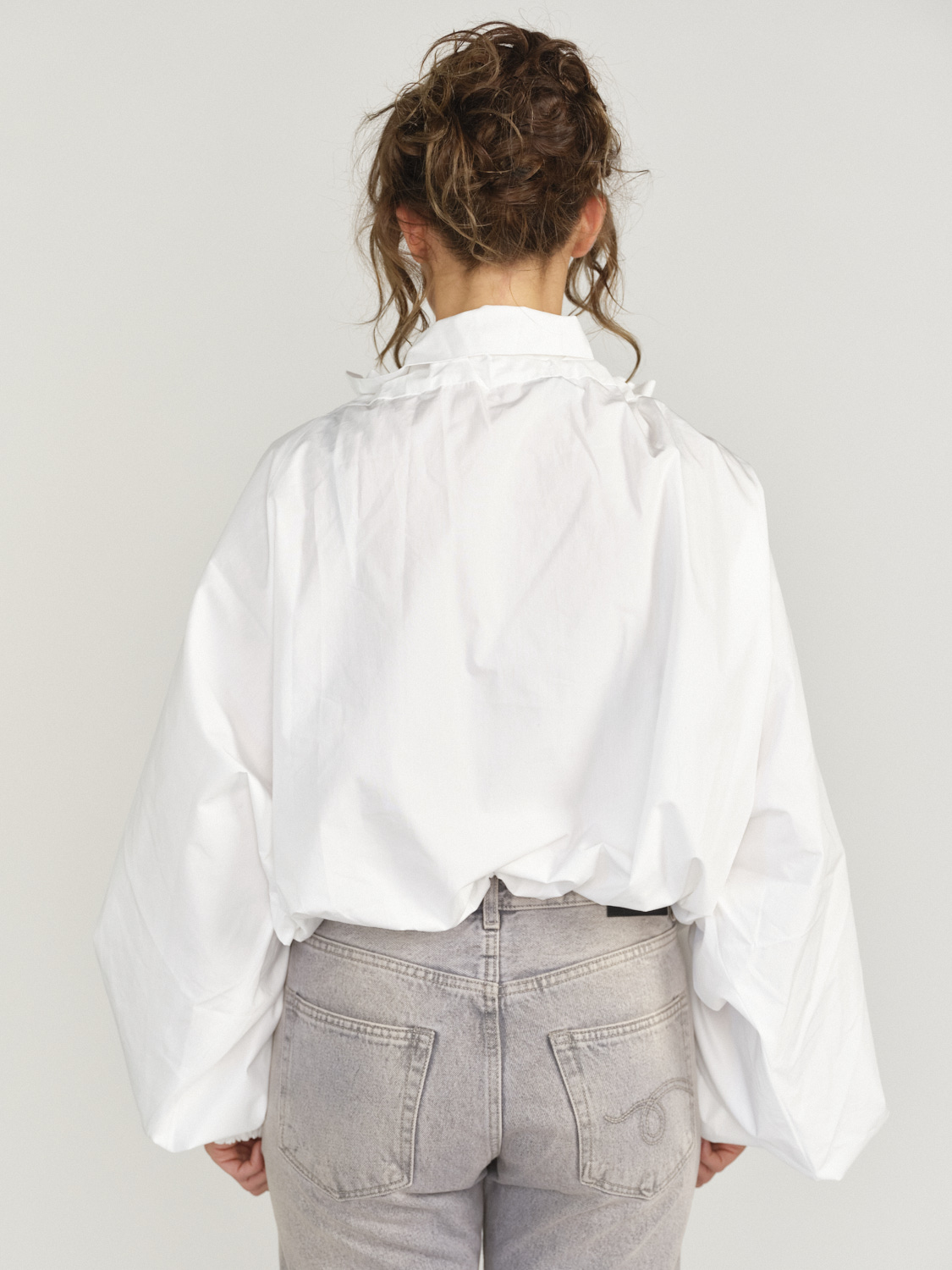 Patou Gros Grain – Oversized Bluse mit Rüschen Kragen weiss S/M