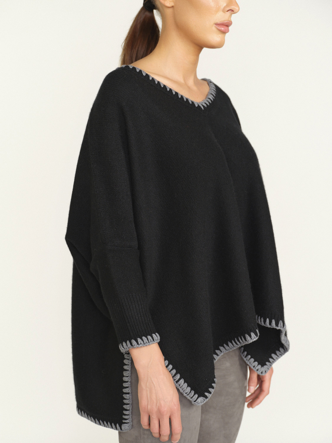 Kujten Oversized cashmere sweater with decorative stitching - Oversized cashmere sweater with decorative stitching black One Size
