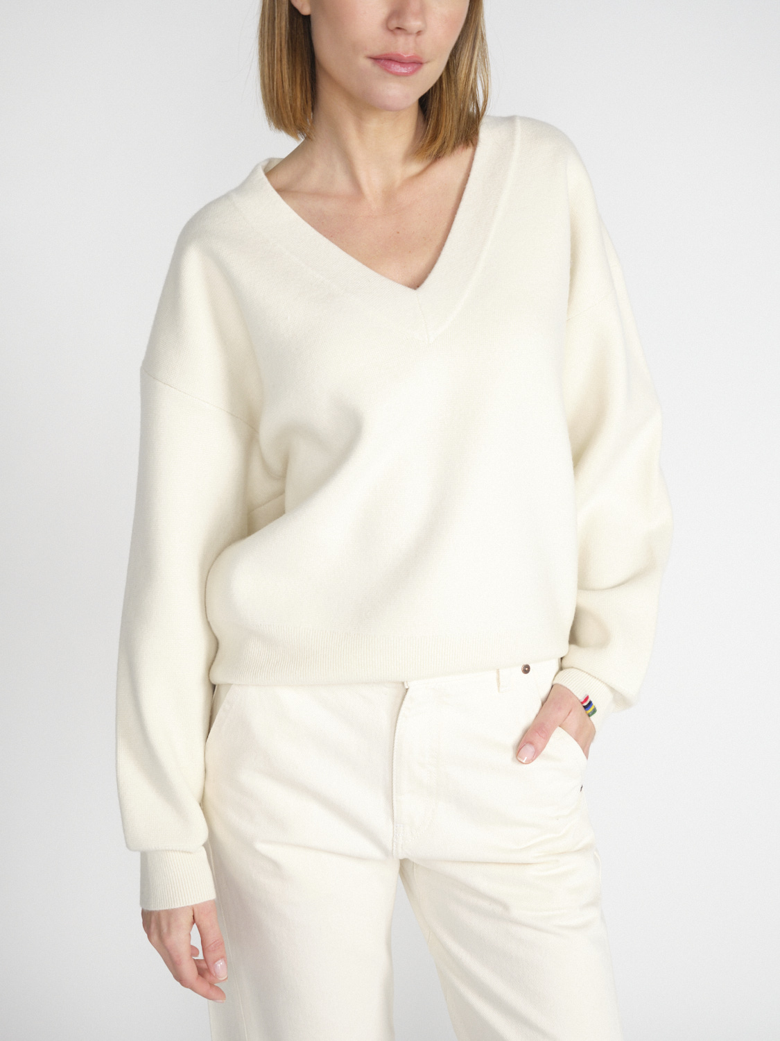 Extreme Cashmere N° 316 Lana - V-neck cashmere sweater  creme One Size