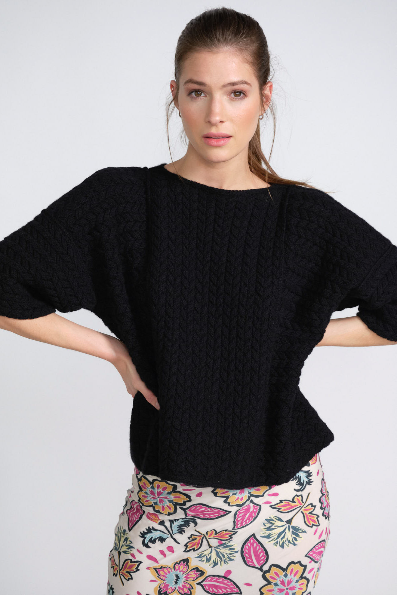 iris von arnim sweater black plain cashmere model front