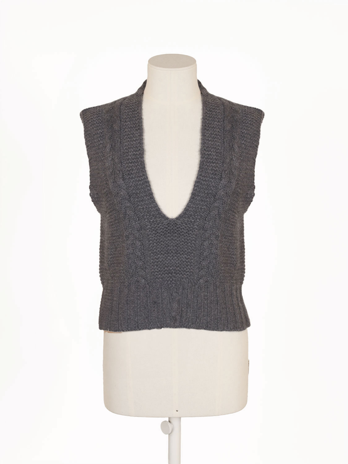 Sallie - Sleeveless cardigan with cable knit pattern Sallie - Sleeveless cardigan with cable knit pattern