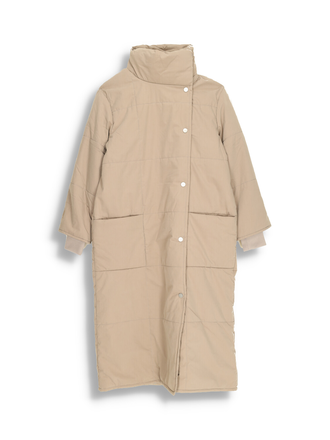 Puffer coat with stand up collar and button closure