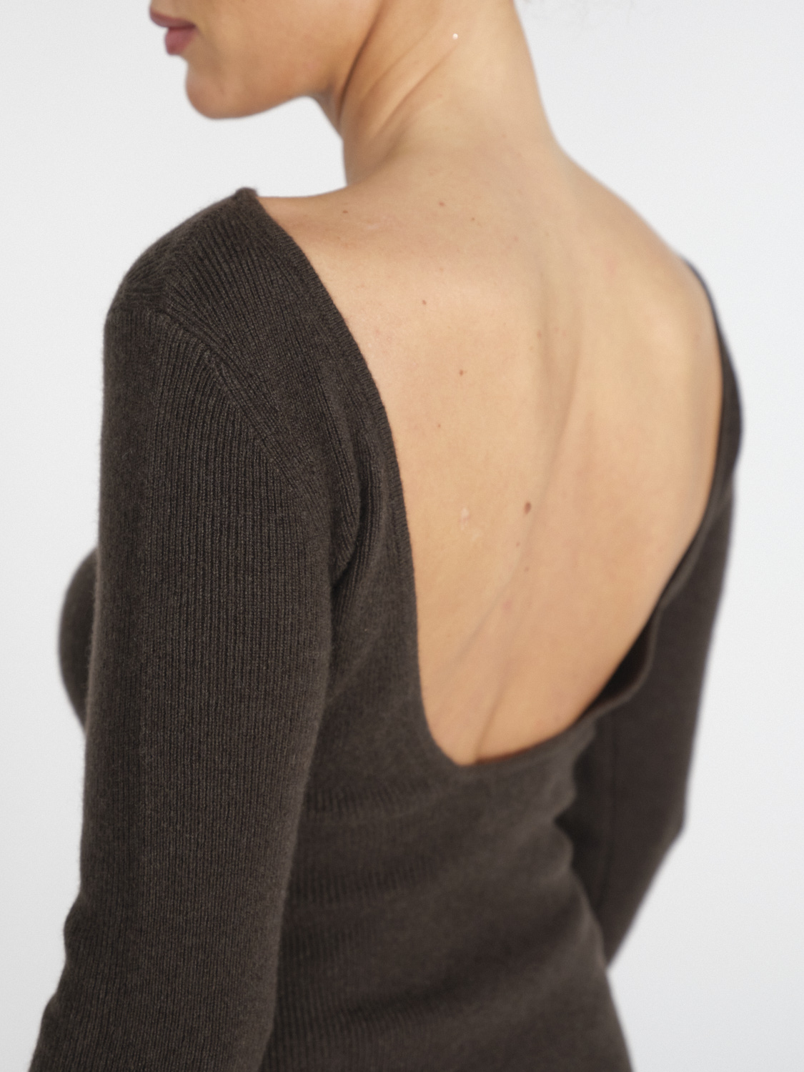 Lisa Yang Juliette - Cashmere jumper with large back neckline  brown XS/S