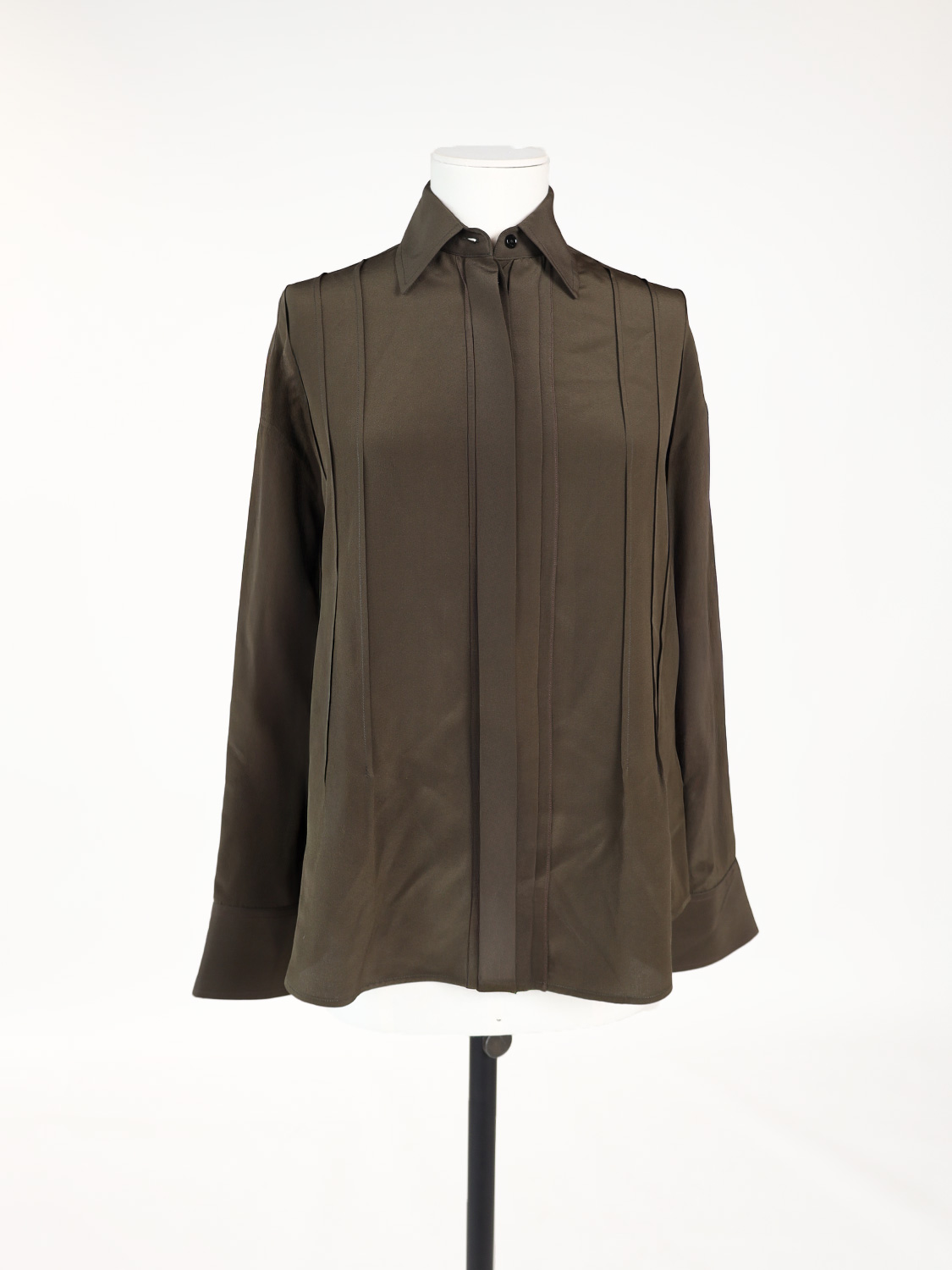 Blouse with sophisticated pleats