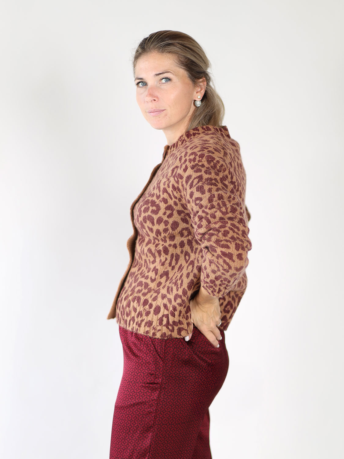 friendly hunting Cashmere-Strickjacke mit Leo-Print bordeaux S