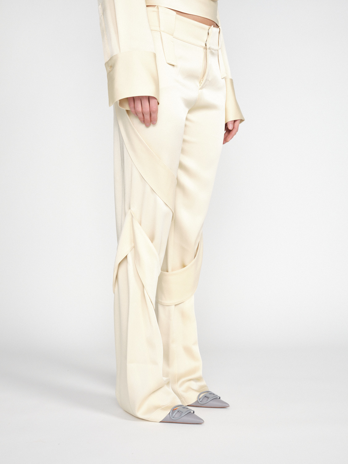 Blumarine Pantalon en satin avec détails de couches beige 34