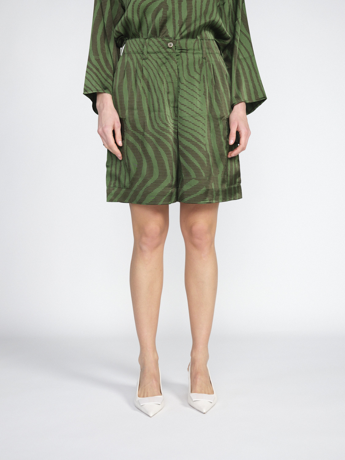 Famosa Okapi – Seiden-Shorts im Cargo Stil  