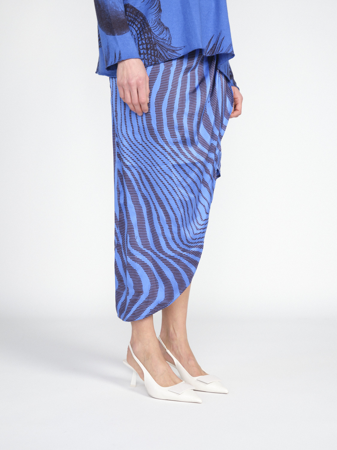 friendly hunting Dara Okapi - Patterned silk midi skirt  blue XS