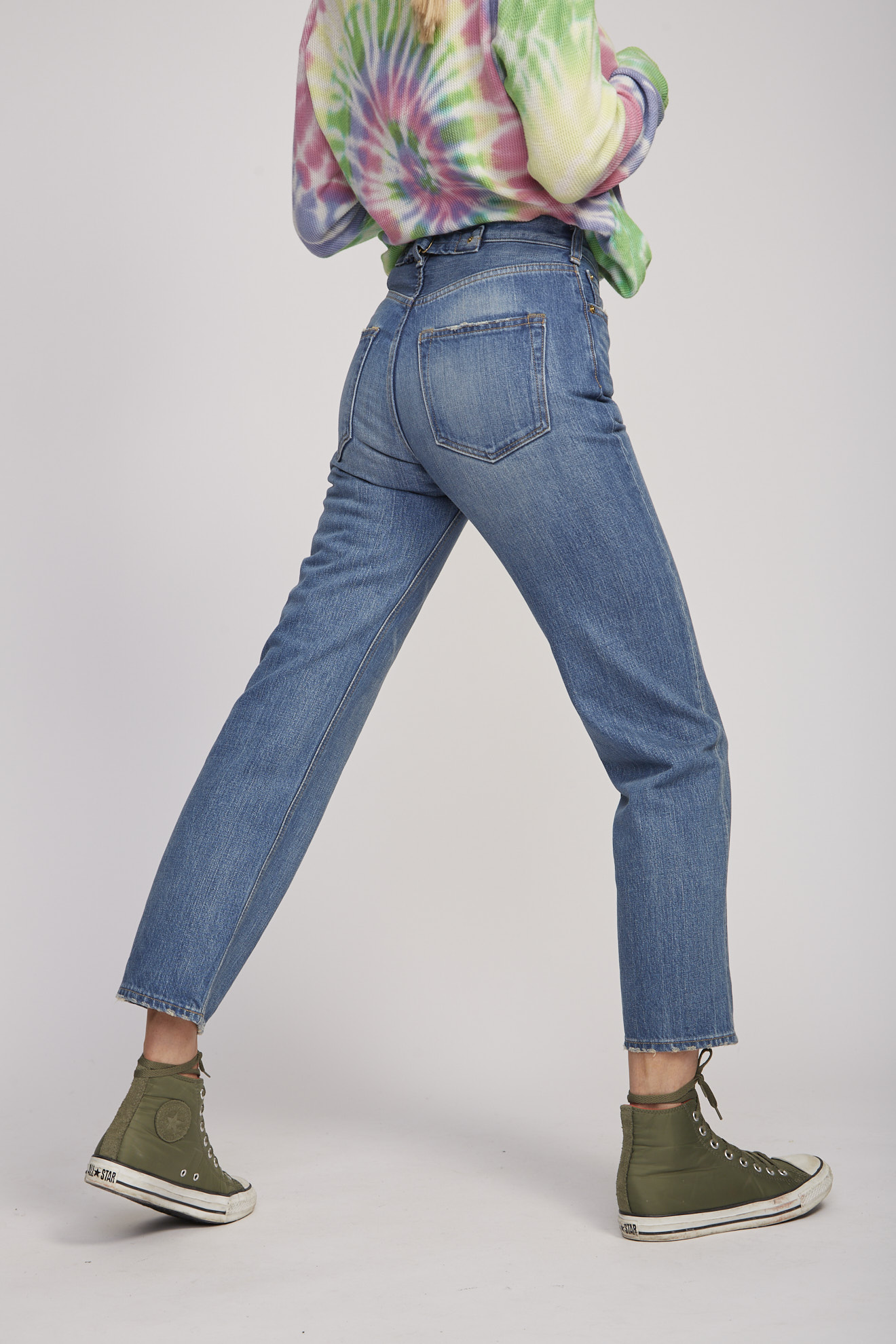 tuesmontresor jeans blau einfarbig model seitenansicht