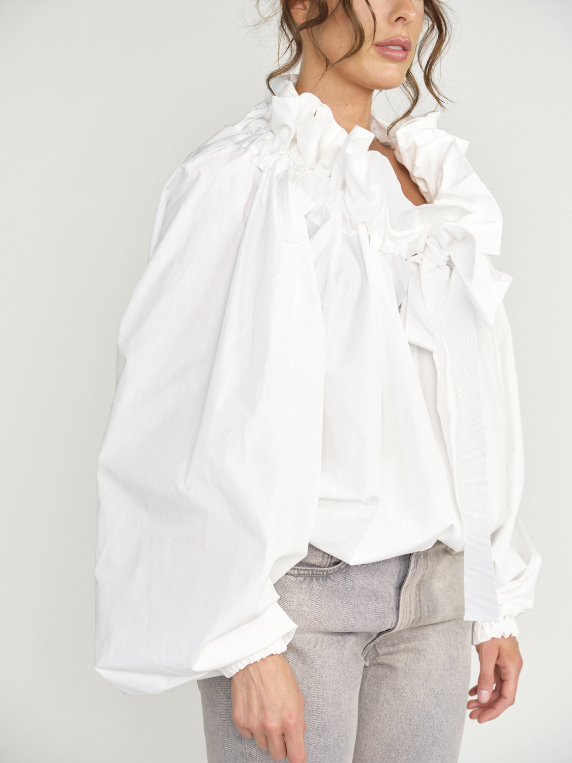 Patou Gros Grain - Blusa oversize con cuello de volante blanco S/M