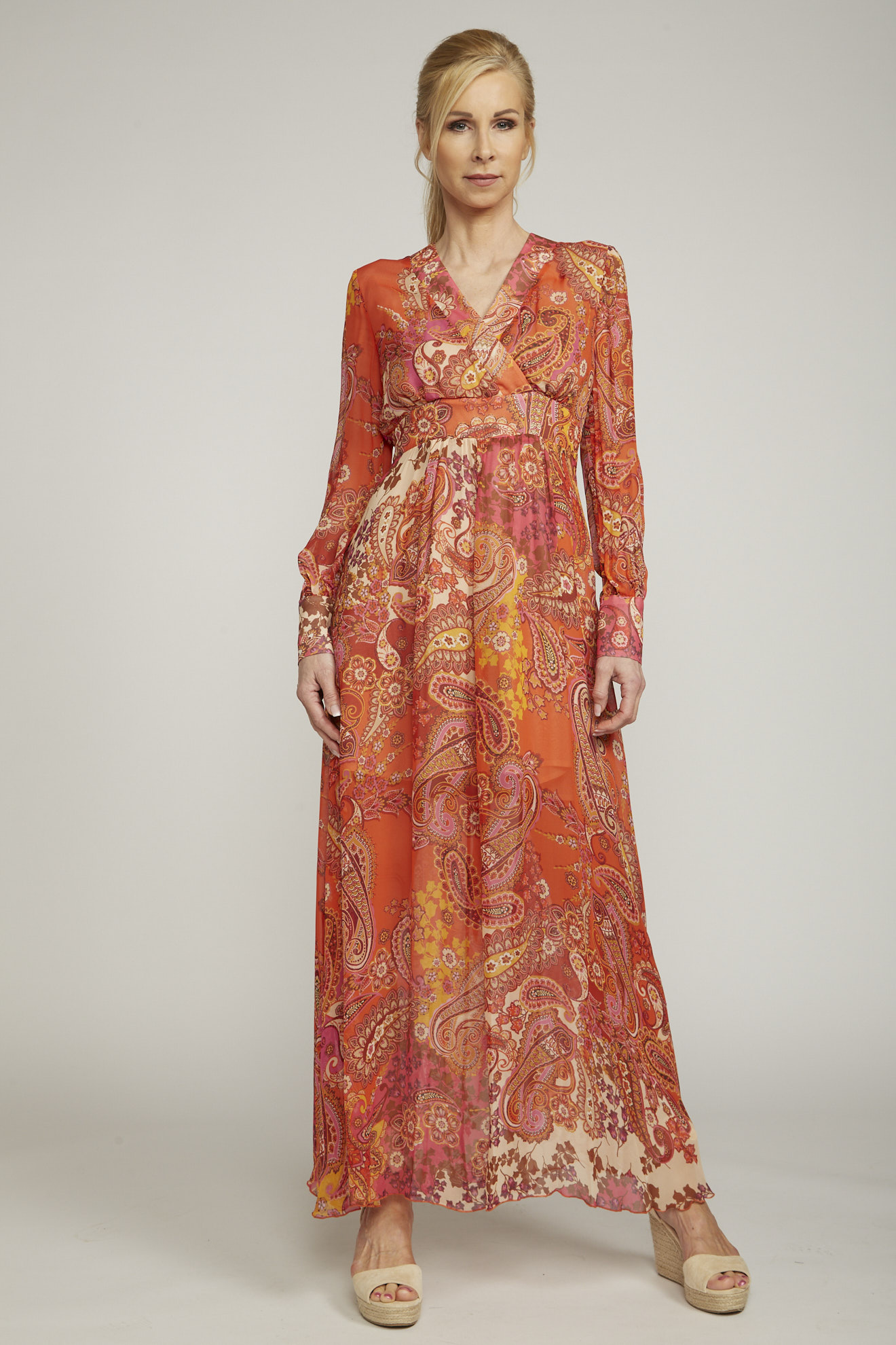 annasdressaffairs kleid rot print model frontalansicht 