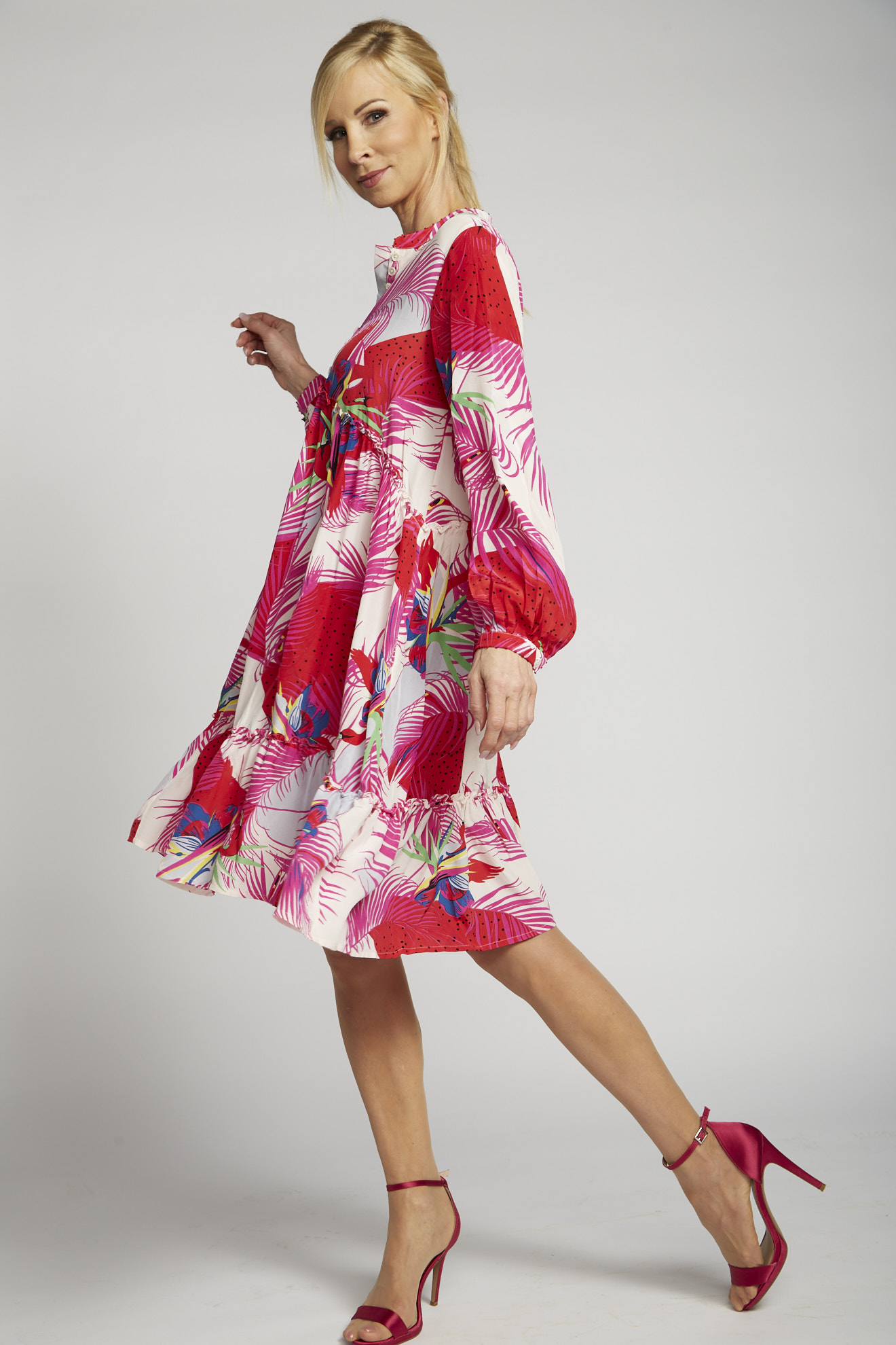 an an londree dress pink plain crepe model side