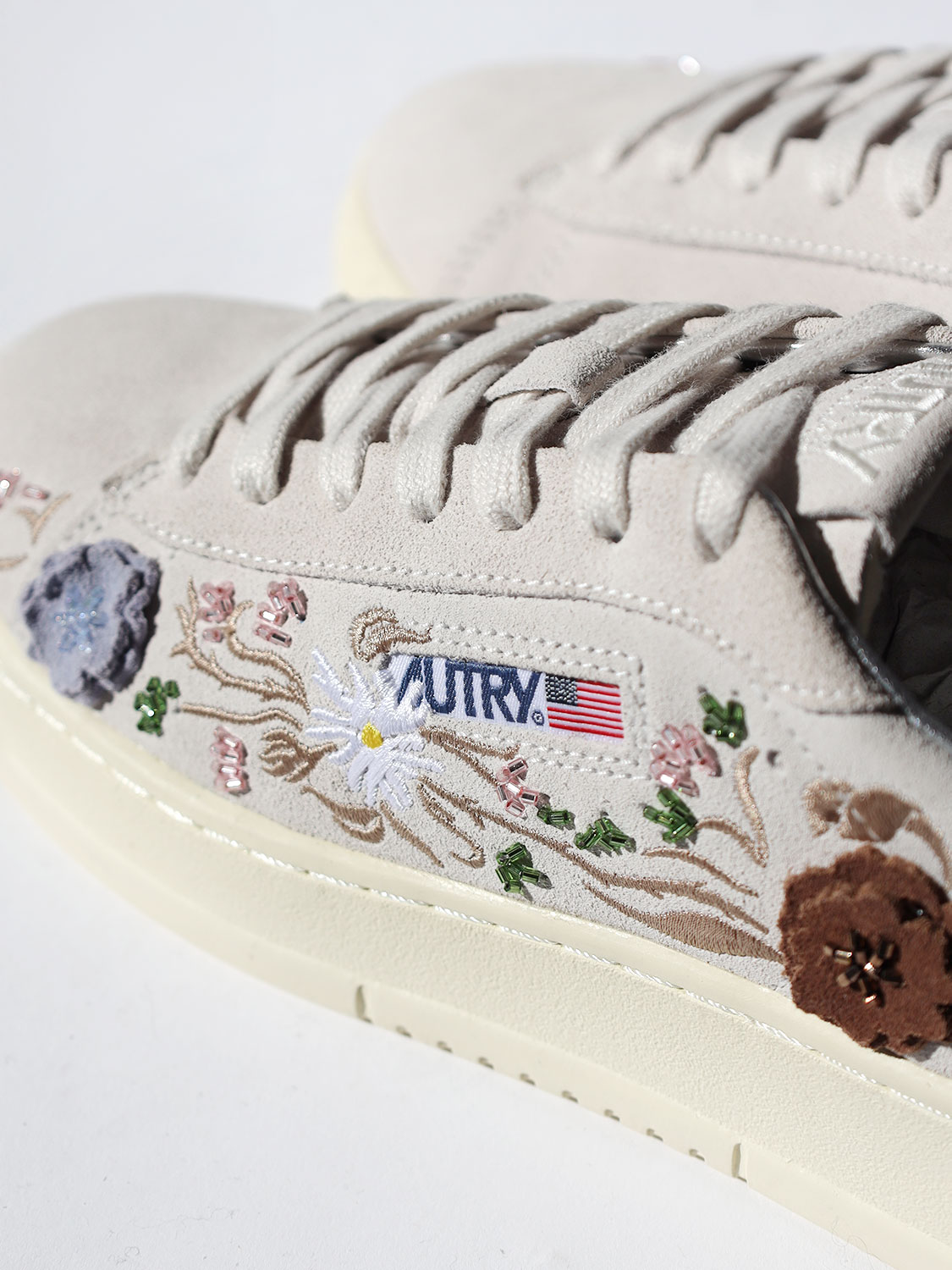 Autry Dallas – Shoes with floral pattern 36 creme