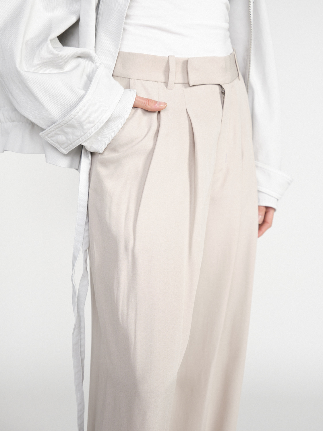 Frame Pleated – Trousers with pleated waist  beige 36