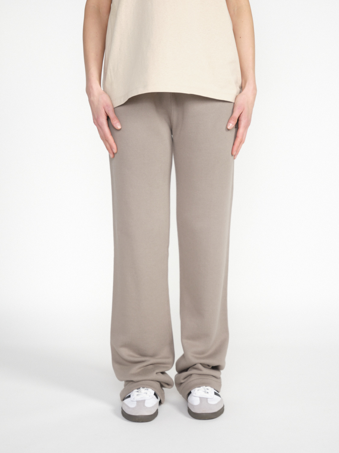 Eterne Straight-leg sweatpants made of cotton  brown M