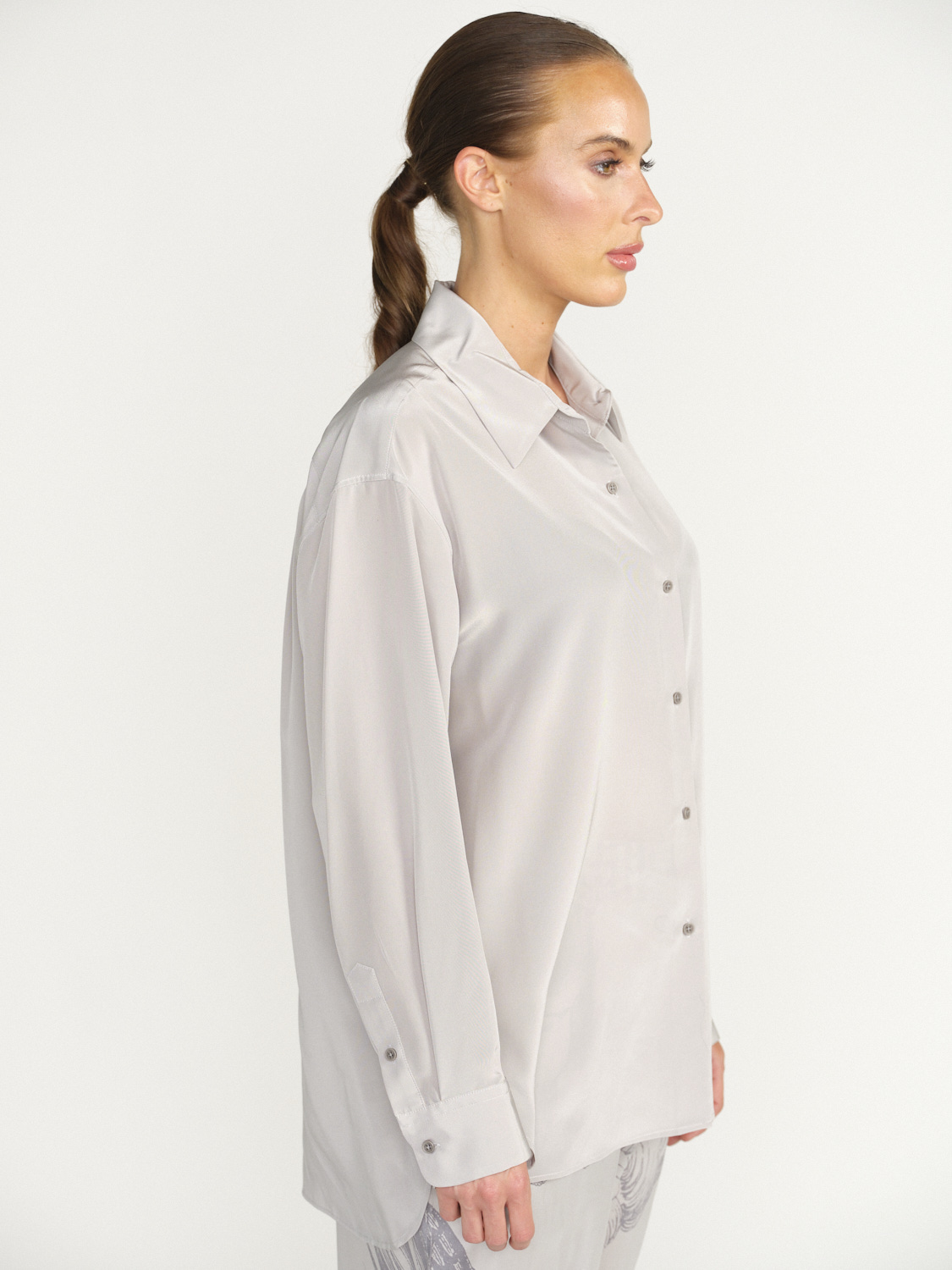 Nili Lotan Julien Silk Shirt – Locker fallende Seidenbluse grau M