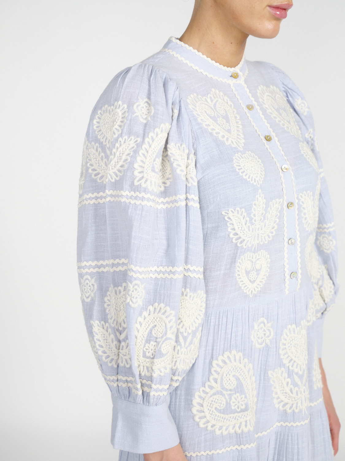 Antik Batik Rony - Maxi abito in crêpe di cotone con ricamo   hellblau 36