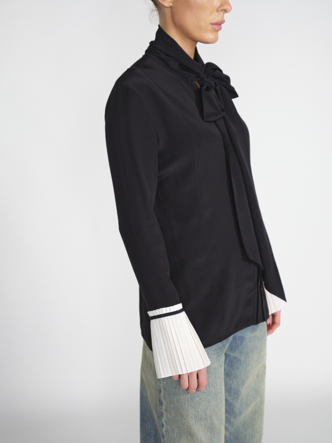 Victoria Beckham Polsino a pieghe - camicetta svasata con estremità delle maniche a pieghe nero 36