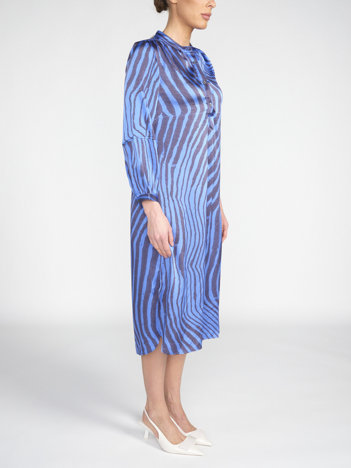 friendly hunting Dance Silk Okapi - Silk midi dress with graphic pattern  blue S