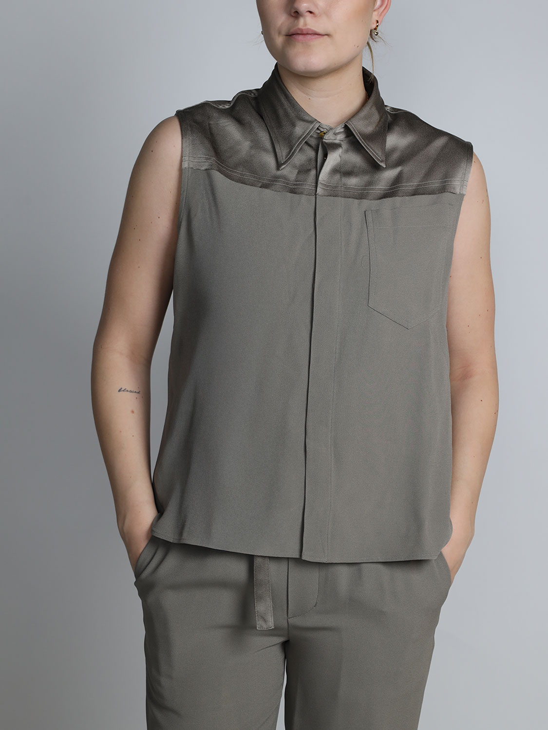 Ami Paris Sleeveless blouse beige 34 Ami Paris Sleeveless blouse beige 34