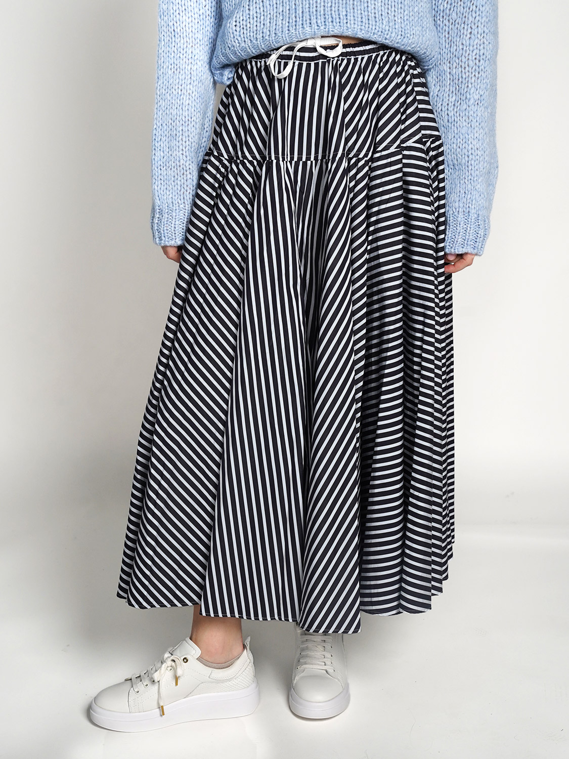 Patou Long Volume – voluminous skirt  navy 34