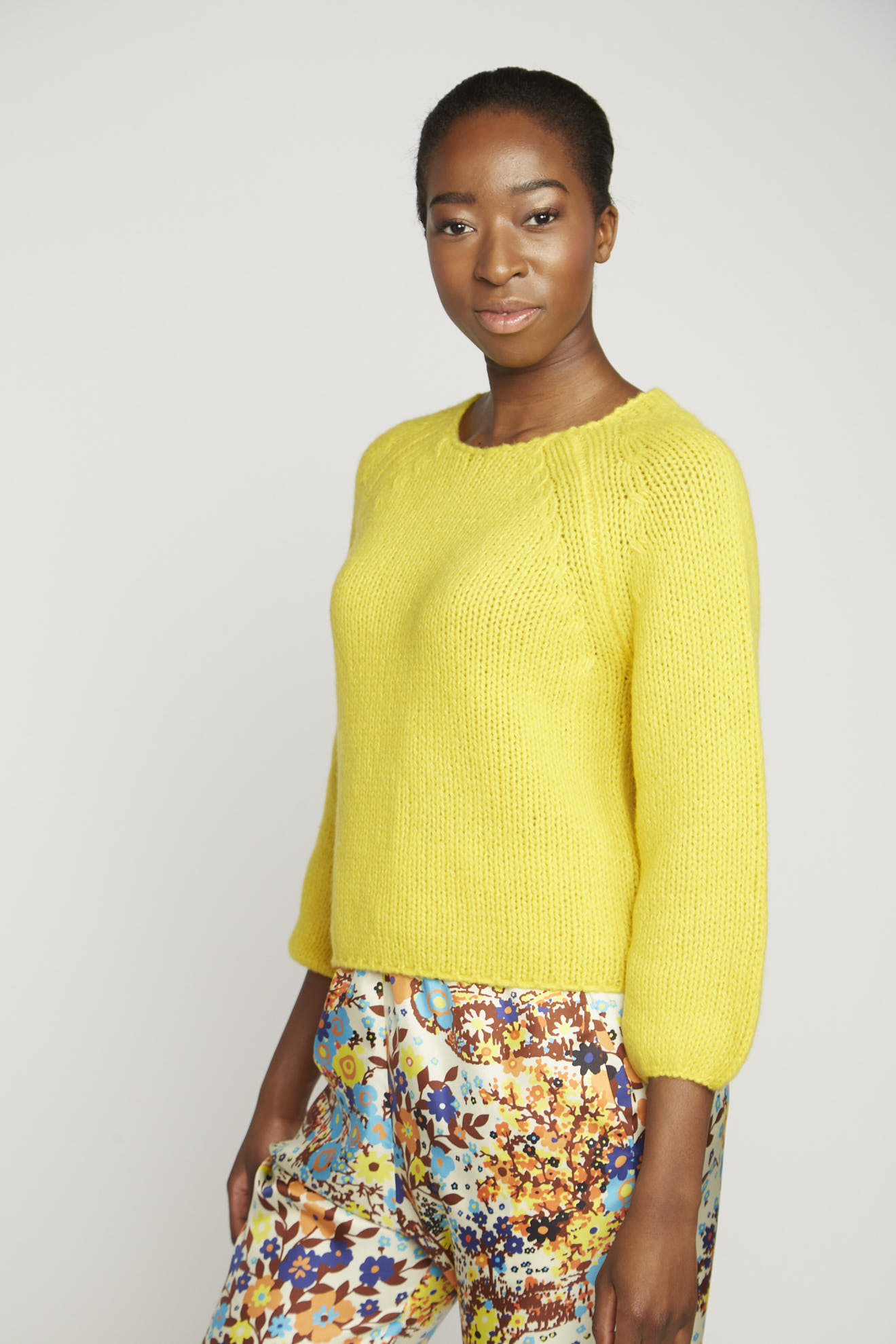 lu rien sweater yellow plain cashmere model side