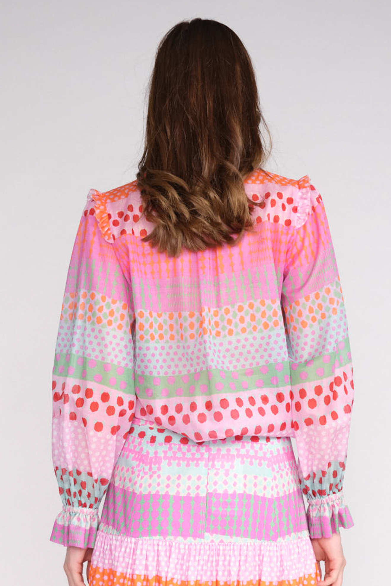 Maison Common Long sleeve colorful print blouse with ruffle details - Ruffle blouse with colorful print multi 36