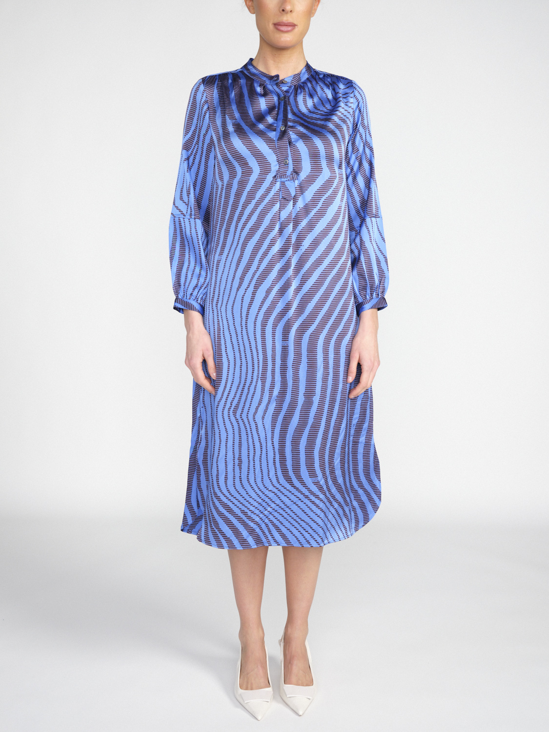 friendly hunting Dance Silk Okapi - Silk midi dress with graphic pattern  blue S