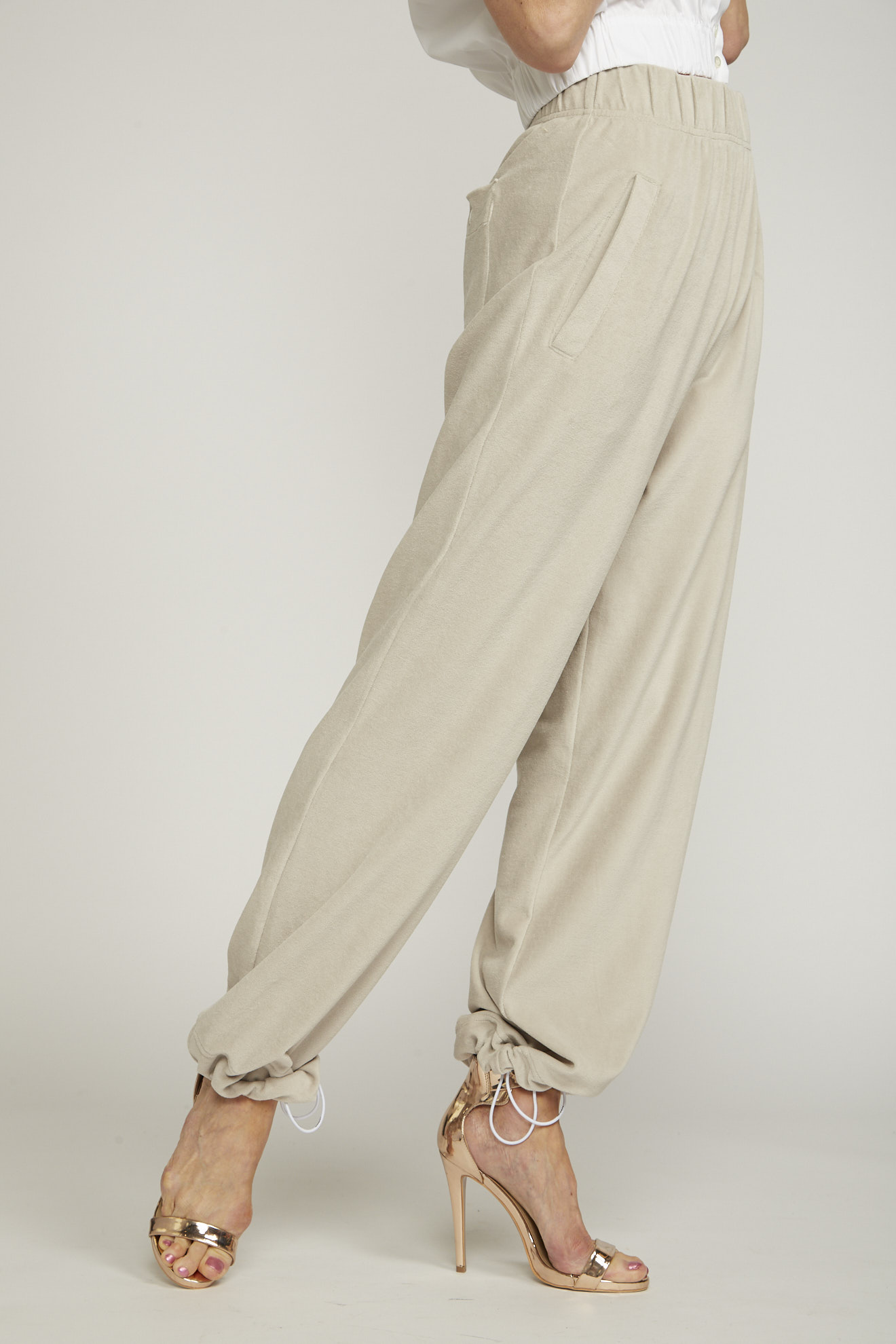 khrisjoy pants grey plain cotton model front