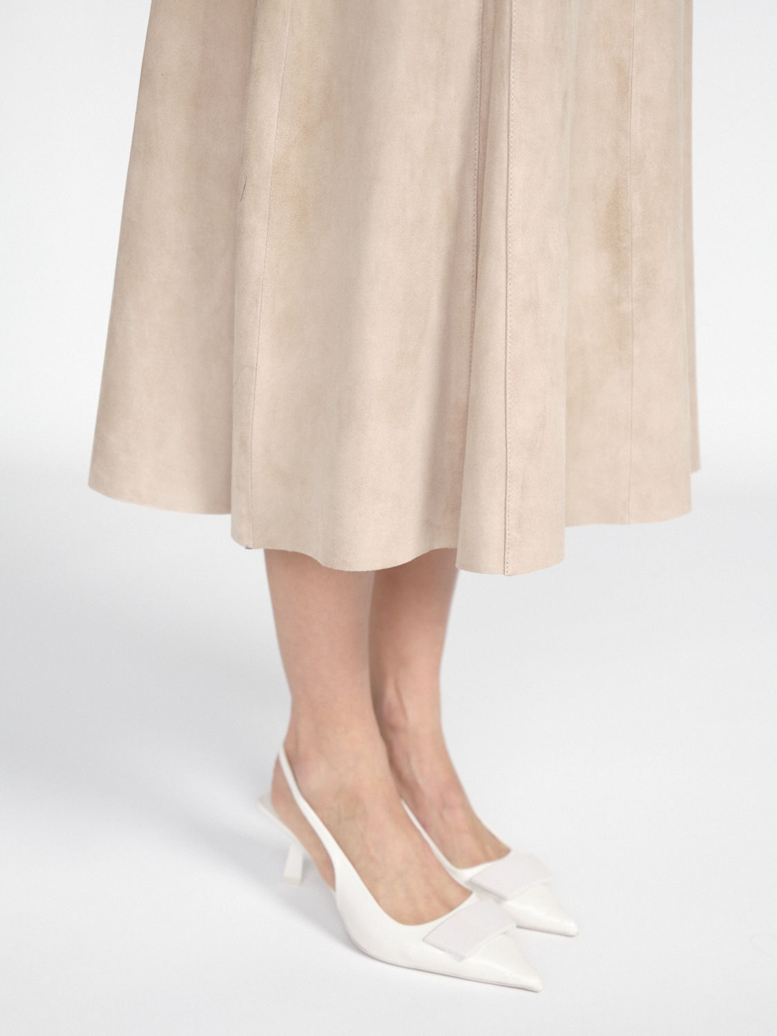 Arma Udine – Slightly flared suede midi skirt  beige 34