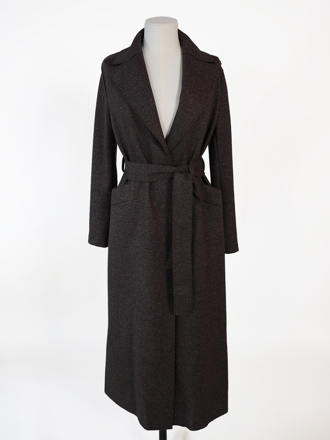 Lightweight coat made from virgin wool