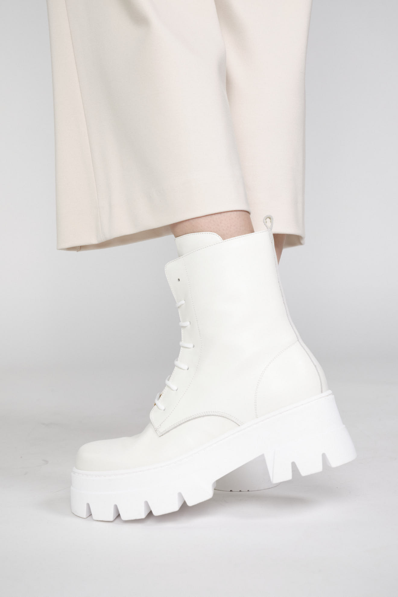 Laced Boot Weiß 39
