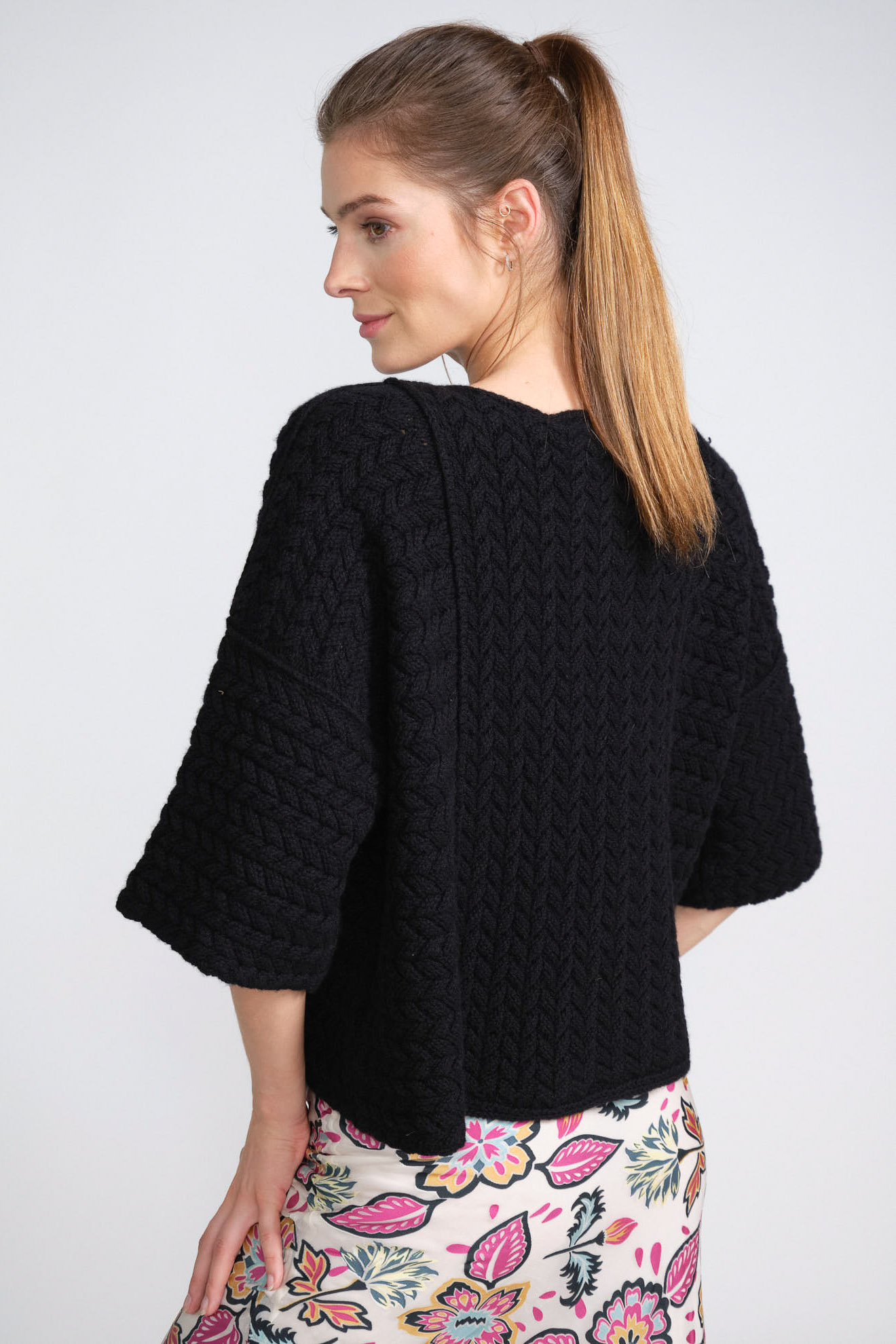 iris von arnim sweater black plain cashmere model back