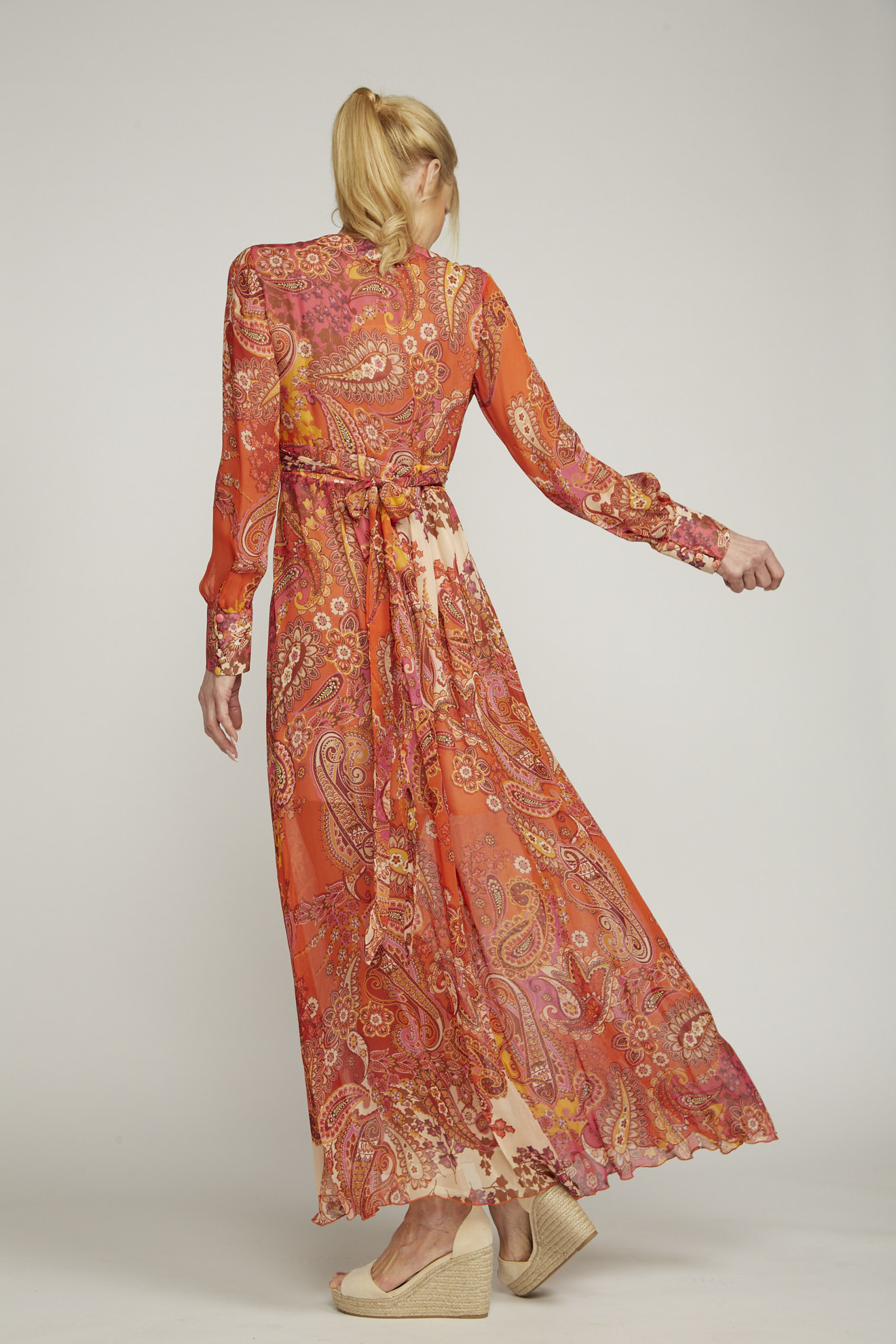annasdressaffairs kleid rot print model rückansicht 