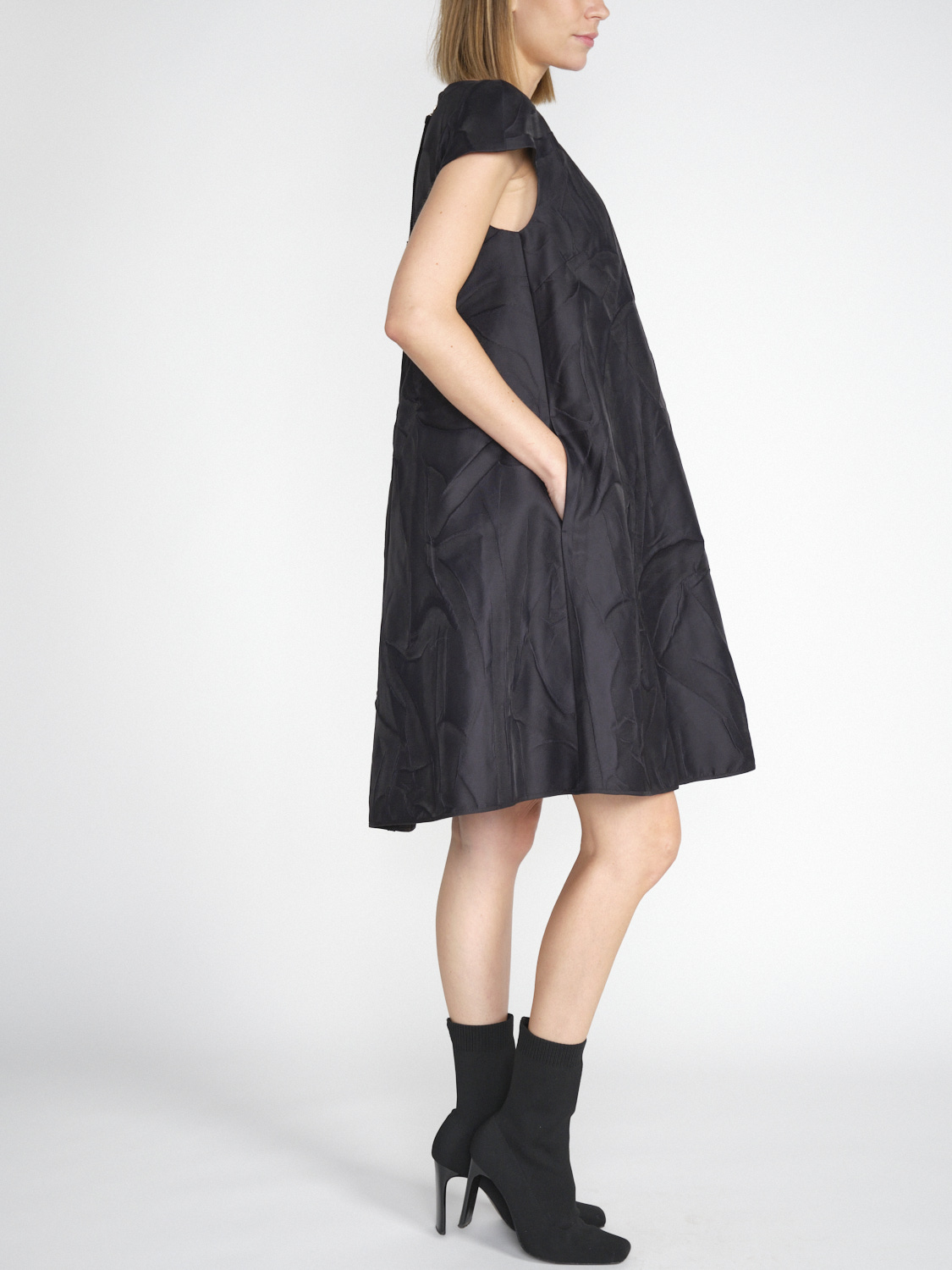 Odeeh Dress with allover crinkle structure and silk part  black 34