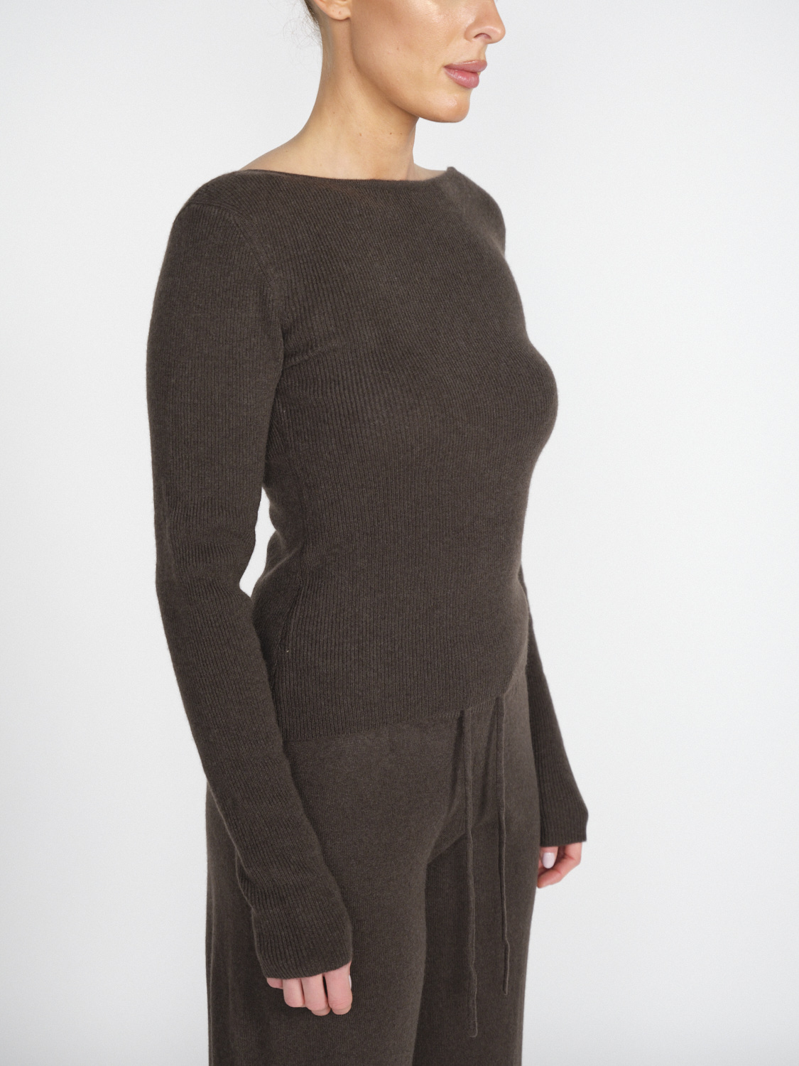 Lisa Yang Juliette - Cashmere jumper with large back neckline  brown XS/S
