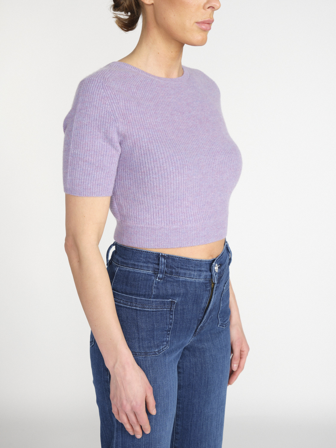 Lisa Yang Josefina – Kurzärmliger Cashmere-Pullover mit rückseitigem Cut-Out   morado XS/S